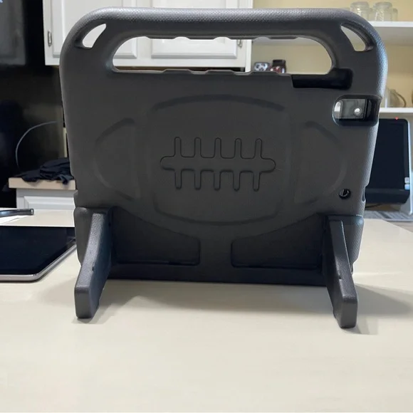 iPad Air 1st gen 32GB Model A1474 with Black Protective Case - Picture 10 of 16